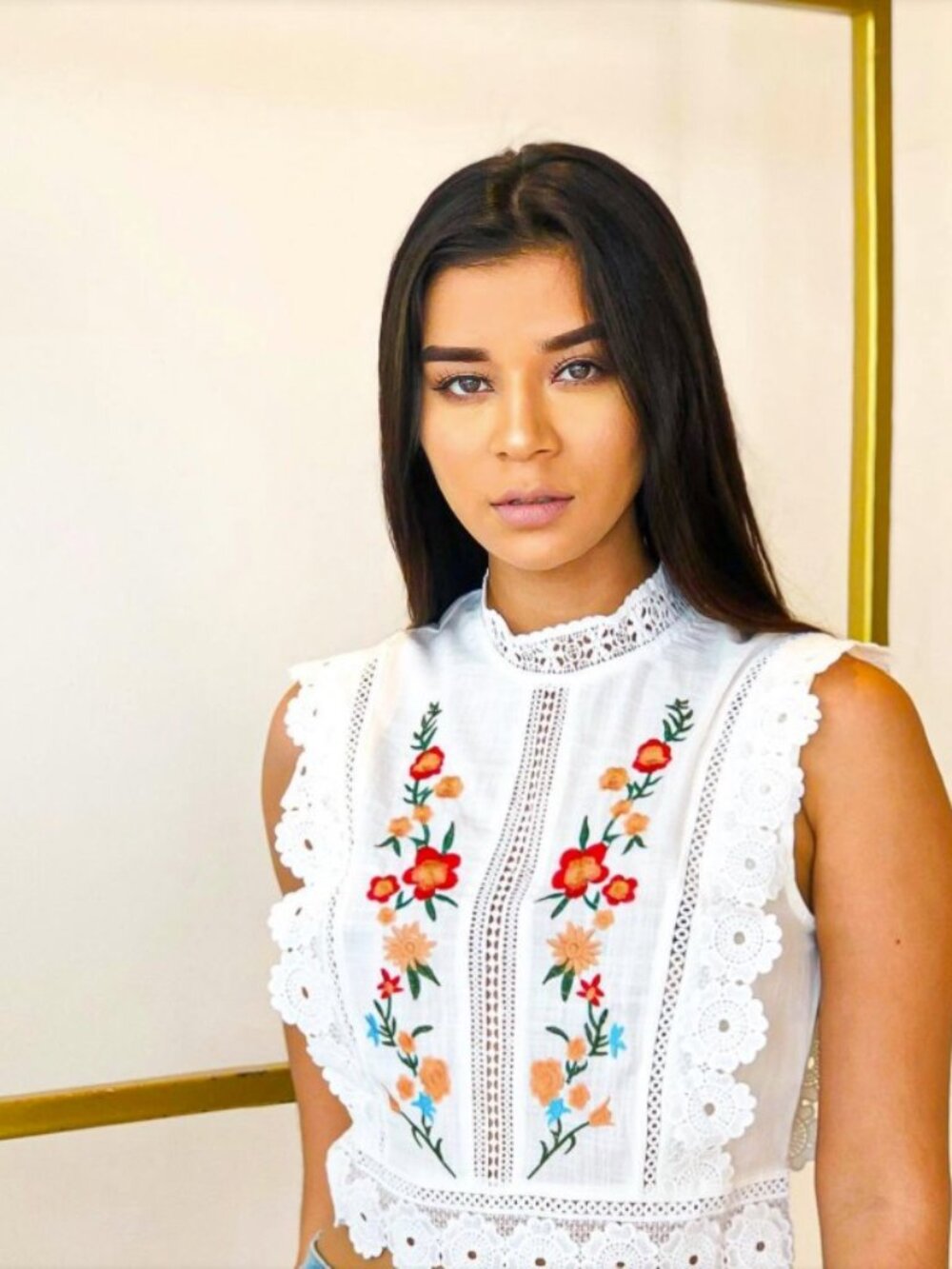 Floral embroidery with water-soluble guipure lace trim Crop top size L